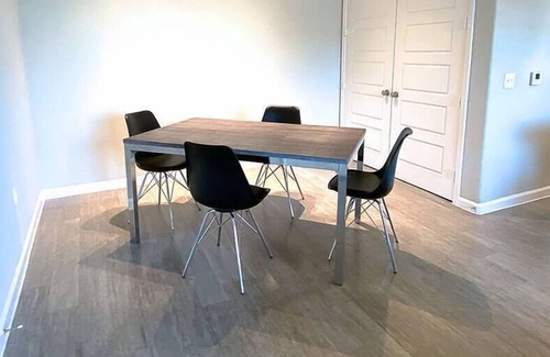 Lincoln Park Apartment | Texas Corporate Housing Solutions Professional Apt