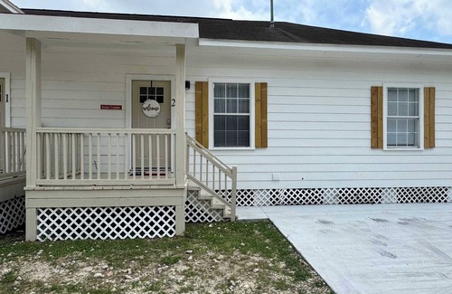 Nederland House | Texas Country 2BR 1BA