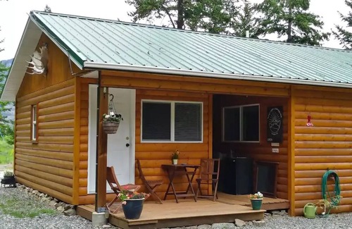 Lillooet Cabin | Texas Creek B&B