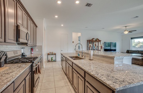Porter House | Texas Gem: Home Office & Patio, Near Lake Houston