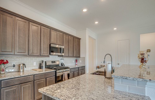 Porter House | Texas Gem: Home Office & Patio, Near Lake Houston