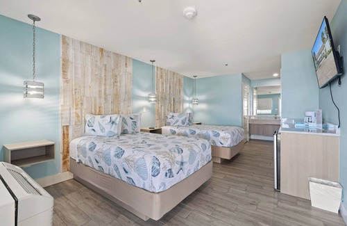 Flour Bluff Hotel | Texas Gulf Coast Family Room - Private Entry & Marina Views