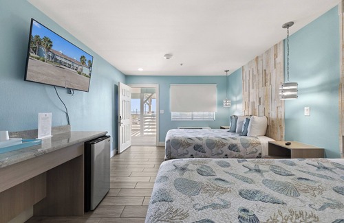 Flour Bluff Hotel | Texas Gulf Coast Family Room - Private Entry & Marina Views