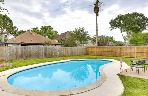 El Lago House | Texas Gulf Coast Vacation Rental: Private Pool!