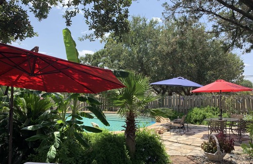 Buchanan Dam Cabin | Texas Lake cabin , private hot tub , Pool & kayaks shared . out door kitchen