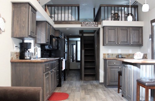 Aransas Pass Cottage | Texas Oak - Beautiful New Tiny Cottage - Perfect Family Getaway