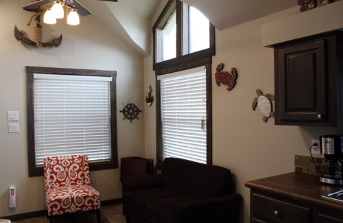 Aransas Pass Cottage | Texas Oak - Beautiful New Tiny Cottage - Perfect Family Getaway