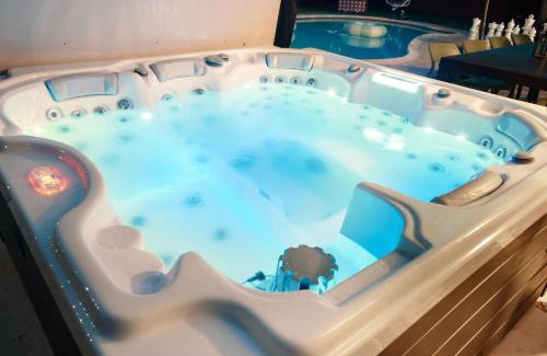 North San Antonio - SAT House | Texas Oasis - Pool Games Hot Tub & Family Fun