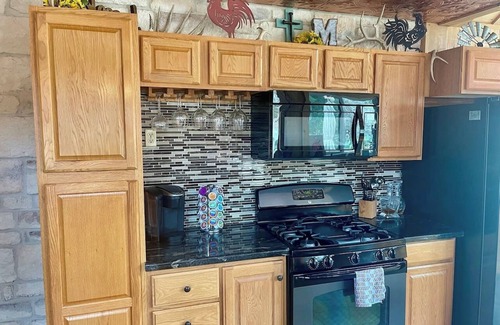 Tomball House | Texas Pool House Escape - Events, Pond, Hot Tub