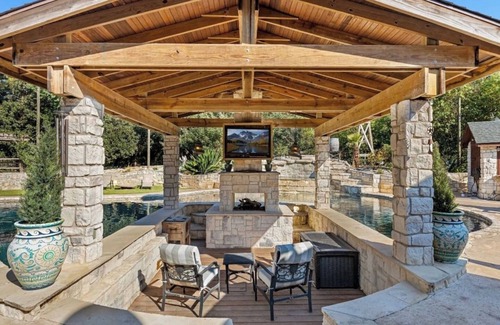 Tomball House | Texas Pool House Escape - Events, Pond, Hot Tub