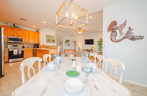 Palm Harbor House | Texas Riviera Canal Waterfront Home - Perfect Beach & Fishing Getaway Location