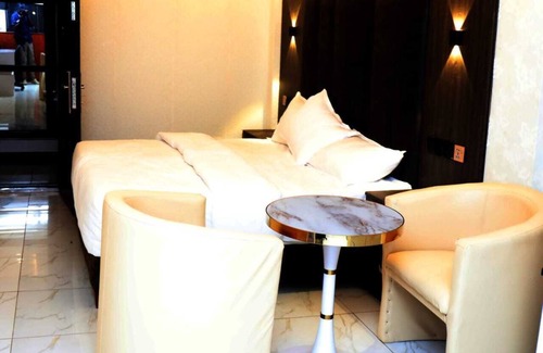 Accra Hotel | Texas Royal Lodge-Hotel