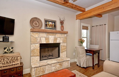Wimberley Cabin | Texas Sage I Cabin close to the Square!