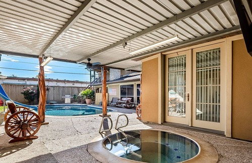 Spring Branch East House | TEXAS SIZE Estate | Pool | Bar | Games | 8 br& 4ba