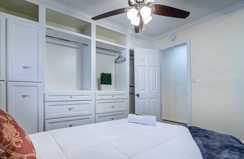 Spring Branch East House | TEXAS SIZE Estate | Pool | Bar | Games | 8 br& 4ba