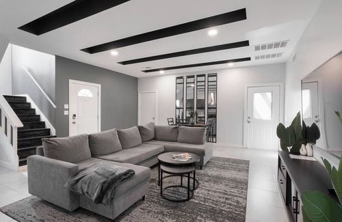South Dallas - Fair Park House | Texas State Fair/Downtown/Uptown Modern Villa with Game Room and Patio!