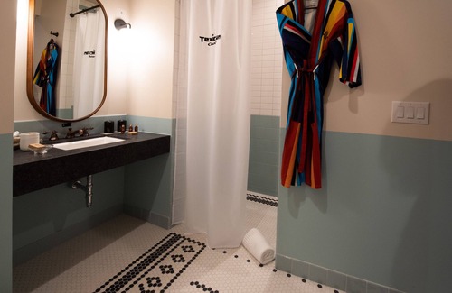 Las Colinas Hotel | Texican Court, by Valencia Hotel Collection