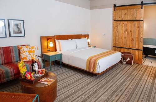 Las Colinas Hotel | Texican Court, by Valencia Hotel Collection