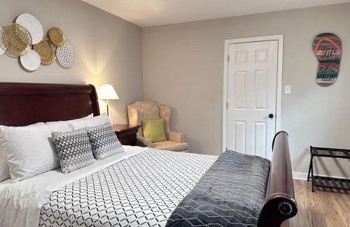 Richmond House | TG Craft Cottage fully fenced yard w private parking