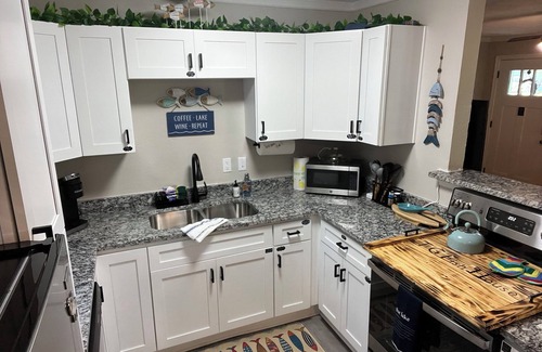East Tawakoni House | TG Fish House - Lake Tawakoni adorable and cozy pet-friendly fishing get-away