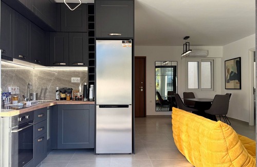 Petralona Apartment | TH3 - 4 bedrooms Cloud9 in the city