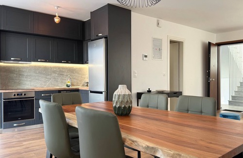 Petralona Apartment | TH6 - 4 bedrooms Cloud9 in the city