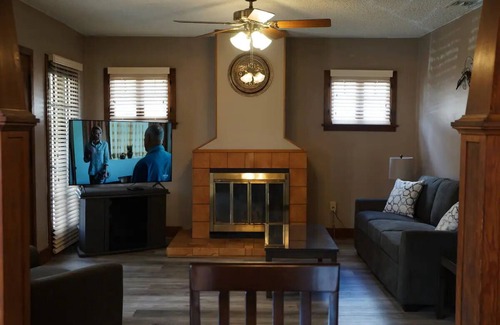 Downtown Riverside House | Tha Jazz House