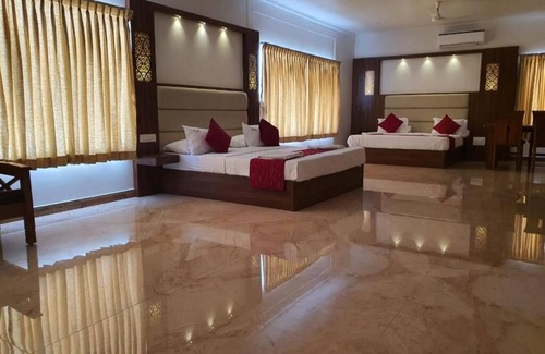 Tiruchendur Hotel | Thai Beach Resort