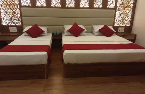 Tiruchendur Hotel | Thai Beach Resort