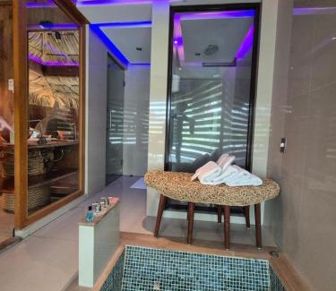 Leon Hotel | Thai Lagoon