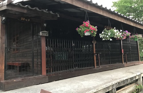 Damnoen Saduak House | Thai style wooden home, Stay like a local, canal view,quite place.