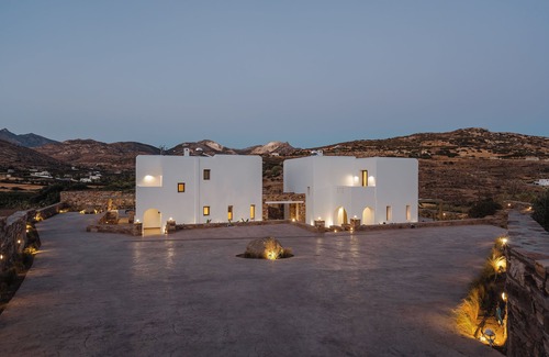 Naxos Villa | Thalelion Villa Private Pool and Jacuzzi