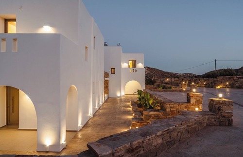 Naxos Villa | Thalelion Villa Private Pool and Jacuzzi