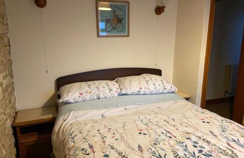 Cirencester House | Thames Cottage, Old Mill Farm, Cotswold Water Park