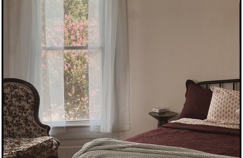 Taylor Bed & Breakfast | Thames Home