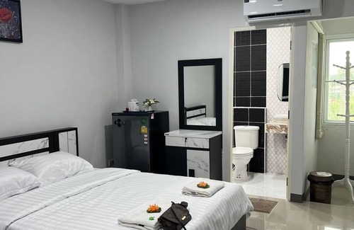 Khao Khan Song Hotel | Thana Apartment