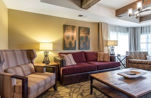 Big Cedars Apartment | Thanksgiving relaxation in Paradise Point, Hollister