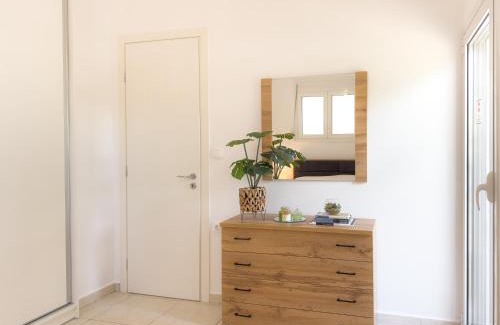 Oropos Apartment | Thanos' seaside suite