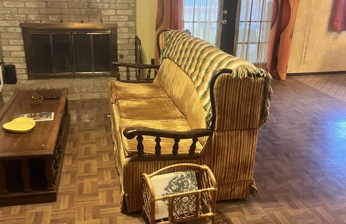Round Rock House | That 70’s House!