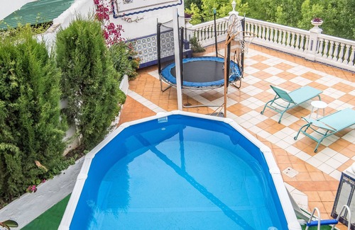 Anna House | That impress patio overlooking mountains and the sound of water in the fountain