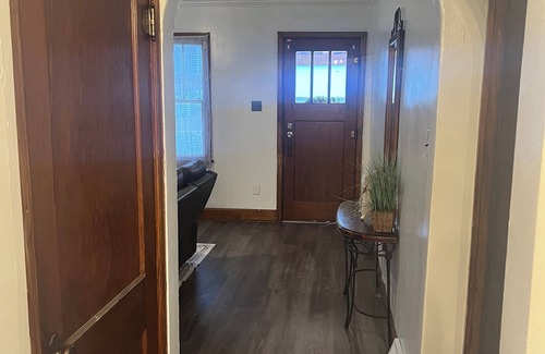 Steubenville Apartment | That's Amore! - Cozy 2-bedroom apartment in charming Steubenville with WiFi, AC