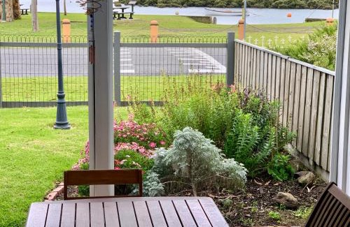 Tooradin House | That Seaside Cottage - Fully equipped home, 4 Bedrooms on the foreshore