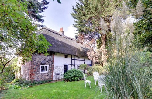 Shoreham-by-Sea House | Thatch Cottage - Four Bedroom House, Sleeps 6