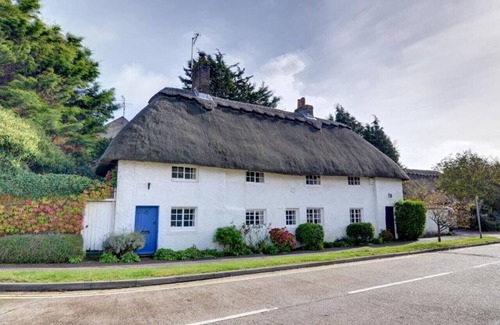 Shoreham-by-Sea House | Thatch Cottage - Four Bedroom House, Sleeps 6