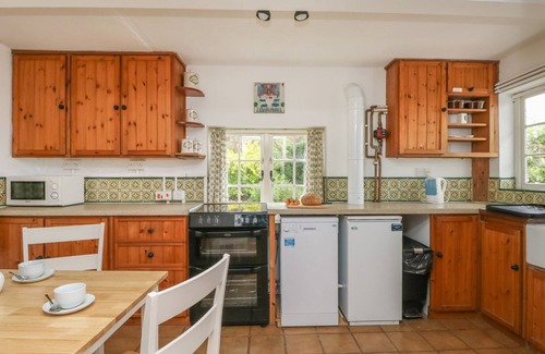 Buckland Newton Cottage | THATCH COTTAGE, pet friendly, with open fire in Buckland Newton
