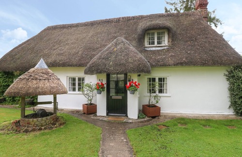 Buckland Newton Cottage | THATCH COTTAGE, pet friendly, with open fire in Buckland Newton