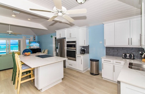Rum Point Villa | 'Thatch Hill' is a gorgeous 3 Bedroom beachfront villa in Rum Point