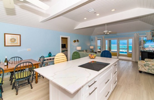 Rum Point Villa | 'Thatch Hill' is a gorgeous 3 Bedroom beachfront villa in Rum Point