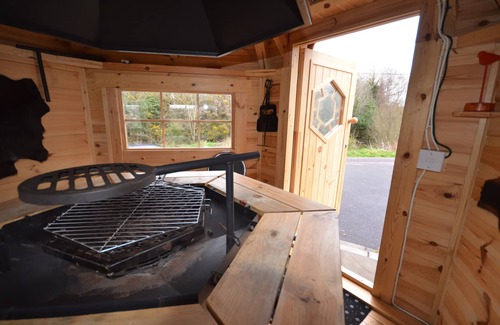Shiplake House | thatched 2 person cottage with double bed
