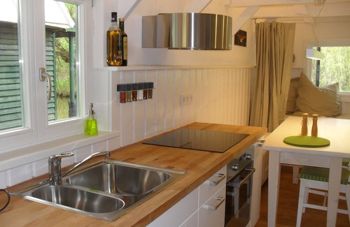 Goldberg House | Thatched boathouse in Goldberg on the Mildenitz with fishing boat